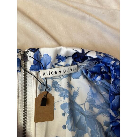 Alice + Olivia Leighton White Blue Floral Satin Shorts Romper Jumpsuit US 6 - Picture 4 of 5
